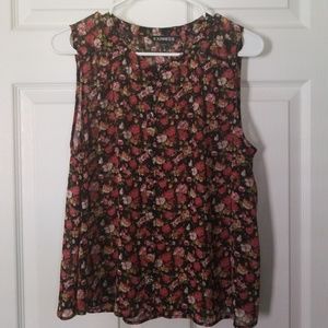 **LAST CHANCE** Express floral top